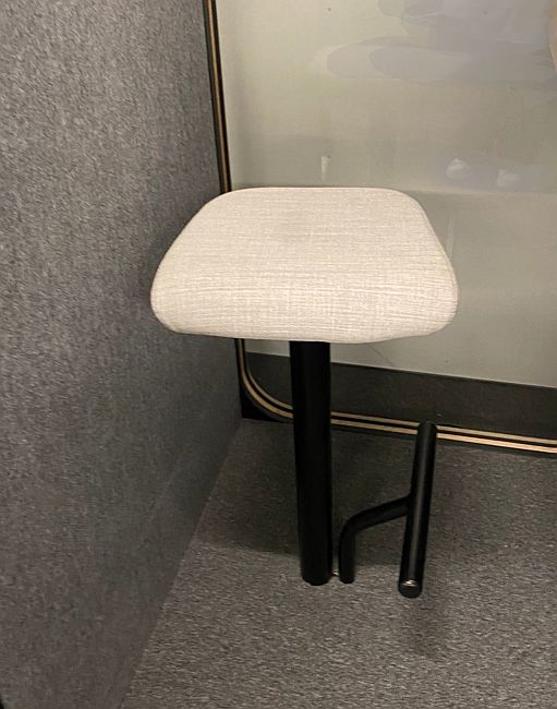 「framery」webブース椅子