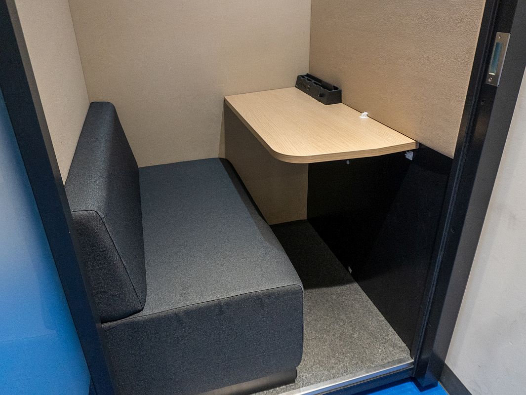 Suup千葉ポートタウン店Webブース椅子