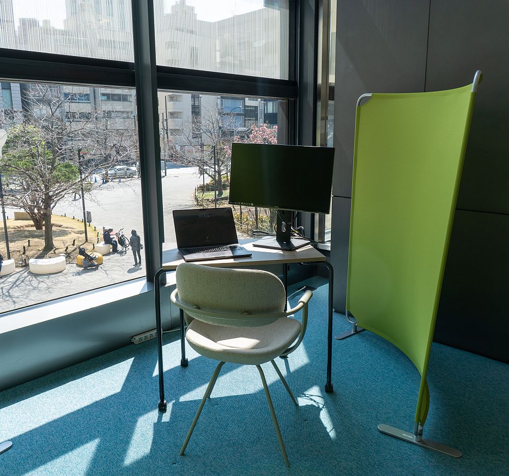 Suupワテラスコモンギャラリー窓風景